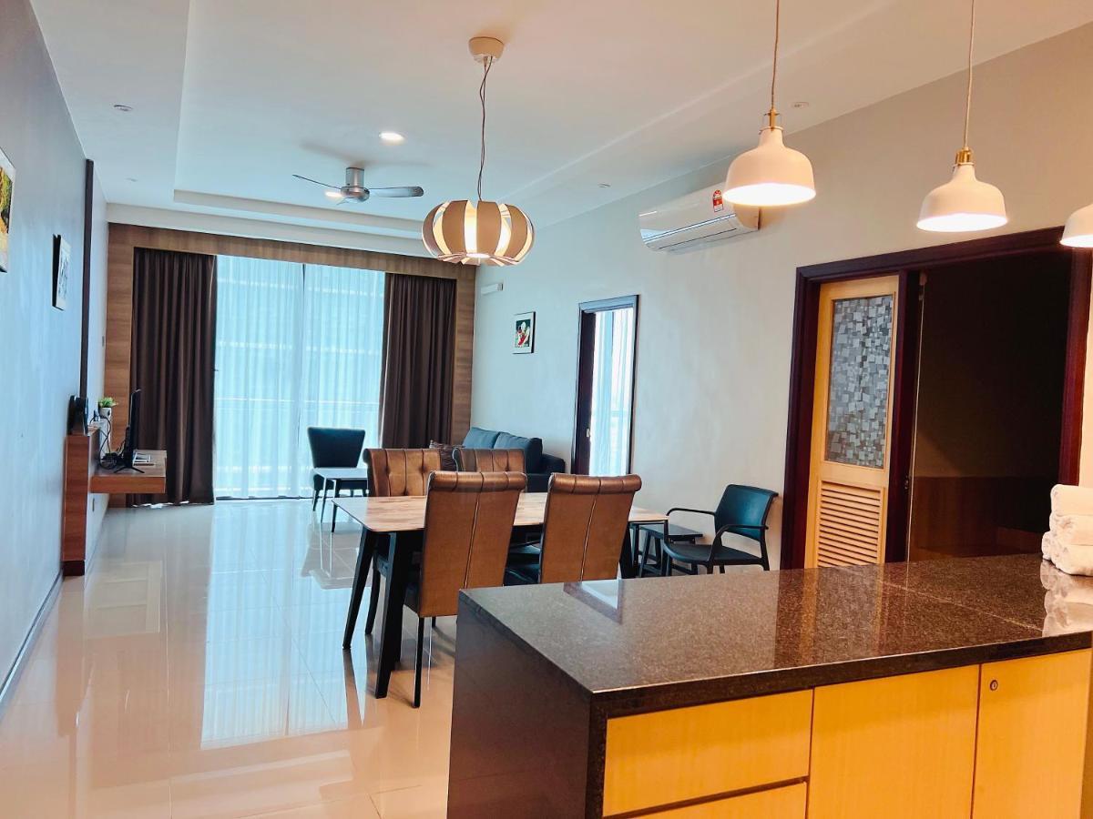 Imperial Grand Suite Apartment กูชิง ภายนอก รูปภาพ