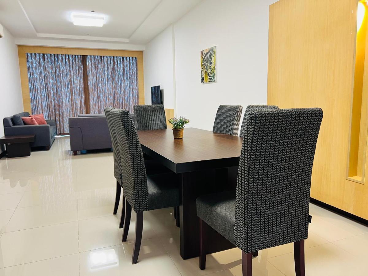 Imperial Grand Suite Apartment กูชิง ภายนอก รูปภาพ