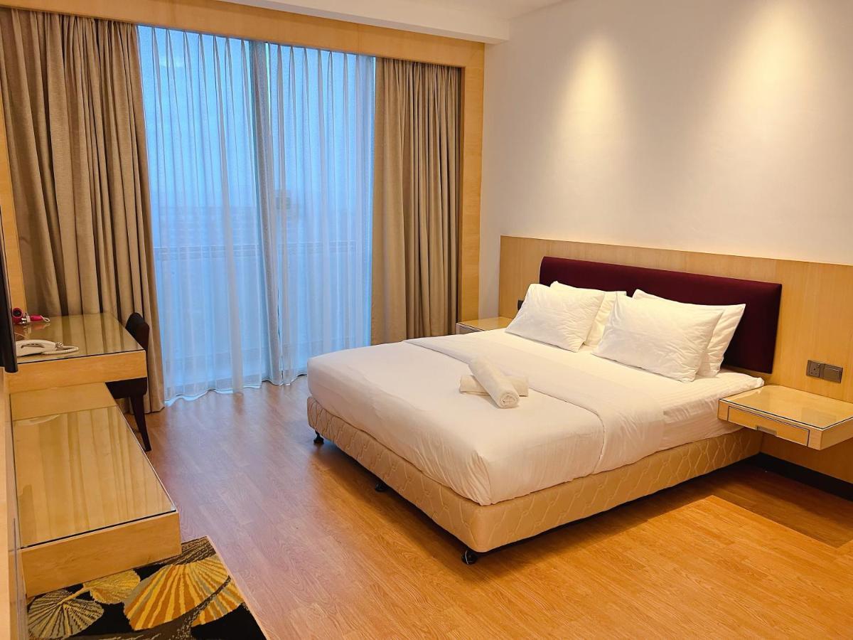 Imperial Grand Suite Apartment กูชิง ภายนอก รูปภาพ
