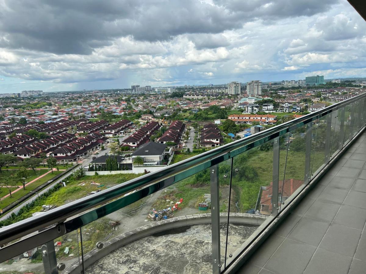 Imperial Grand Suite Apartment กูชิง ภายนอก รูปภาพ