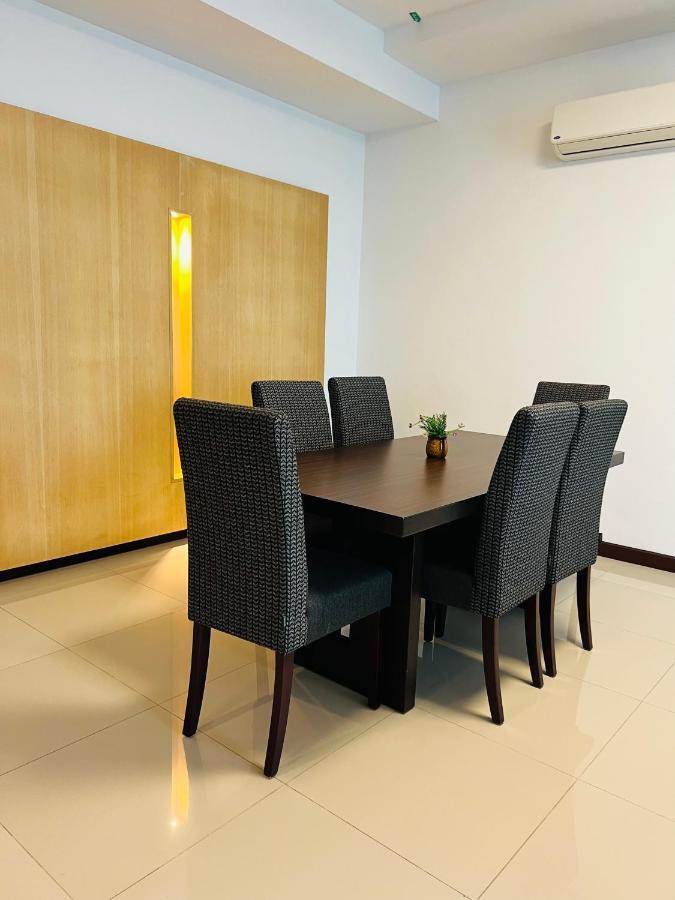 Imperial Grand Suite Apartment กูชิง ภายนอก รูปภาพ