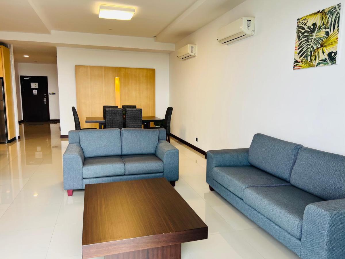 Imperial Grand Suite Apartment กูชิง ภายนอก รูปภาพ