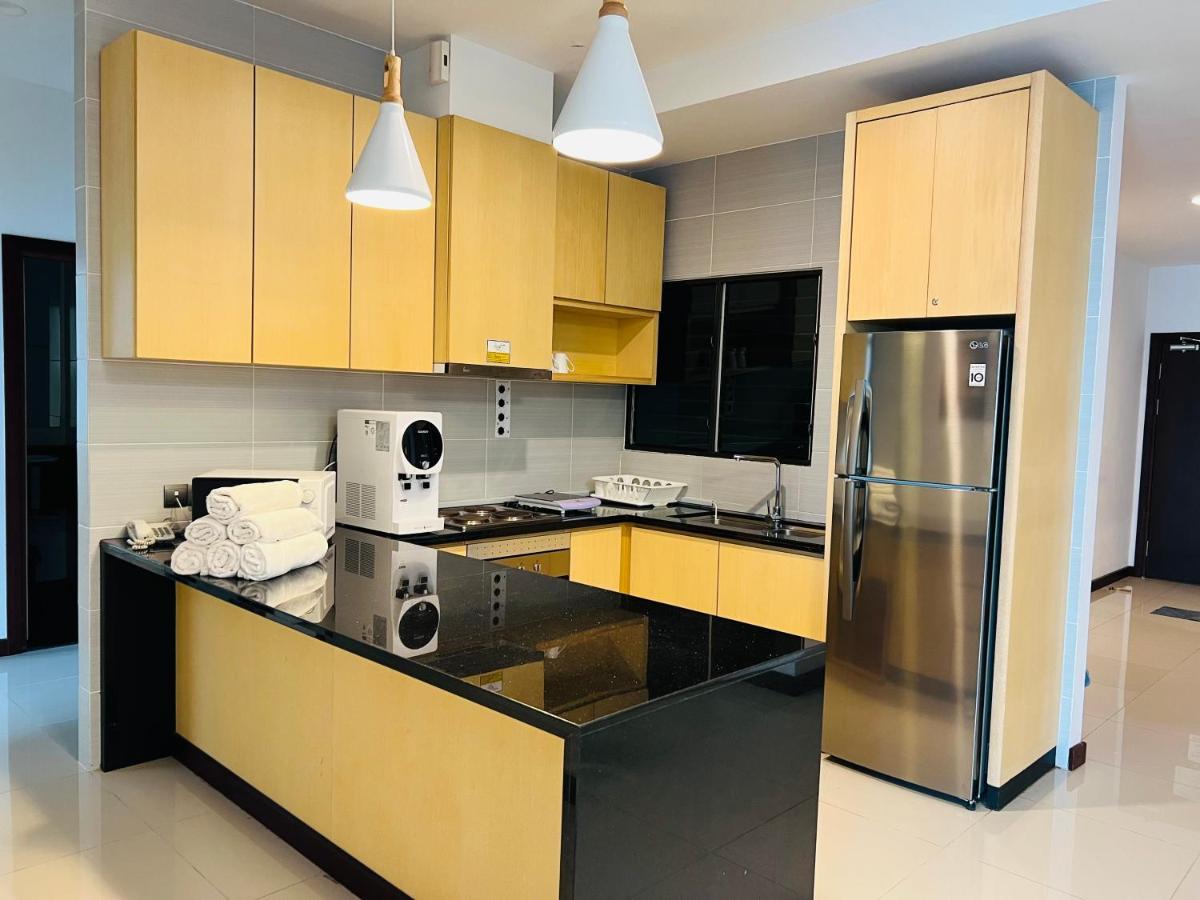 Imperial Grand Suite Apartment กูชิง ภายนอก รูปภาพ