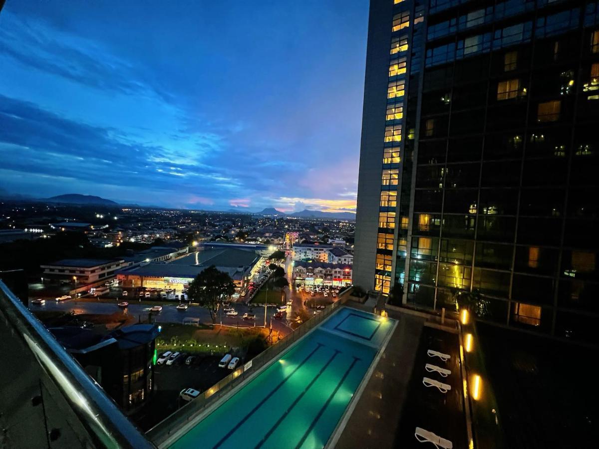 Imperial Grand Suite Apartment กูชิง ภายนอก รูปภาพ