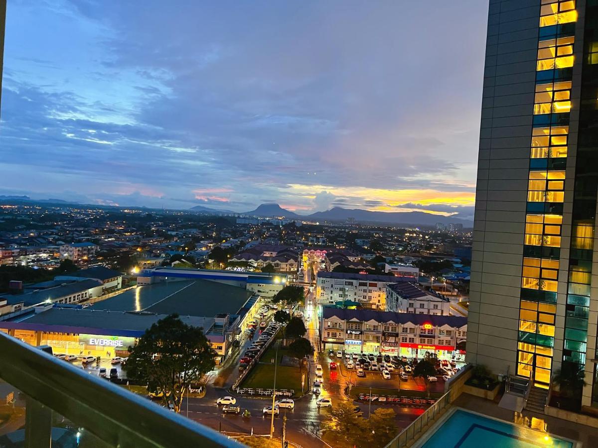 Imperial Grand Suite Apartment กูชิง ภายนอก รูปภาพ