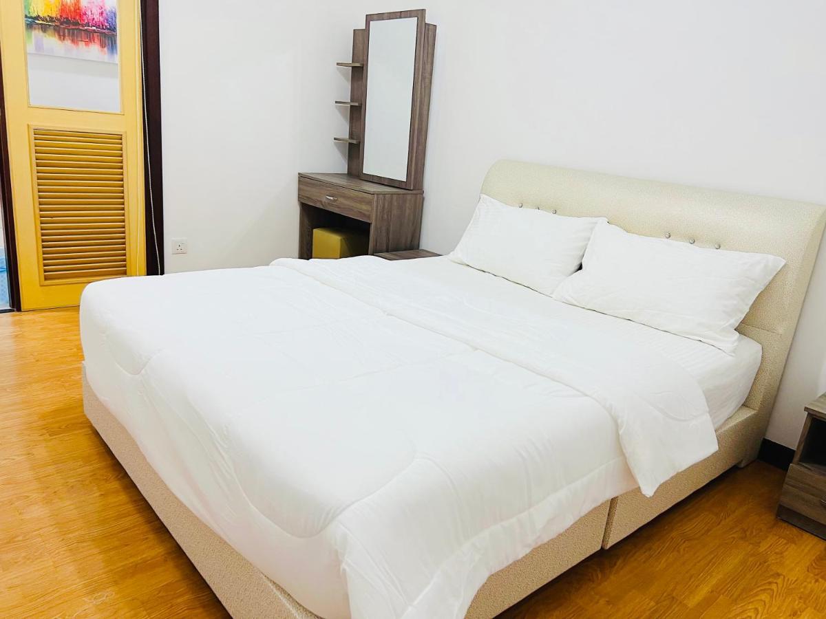 Imperial Grand Suite Apartment กูชิง ภายนอก รูปภาพ
