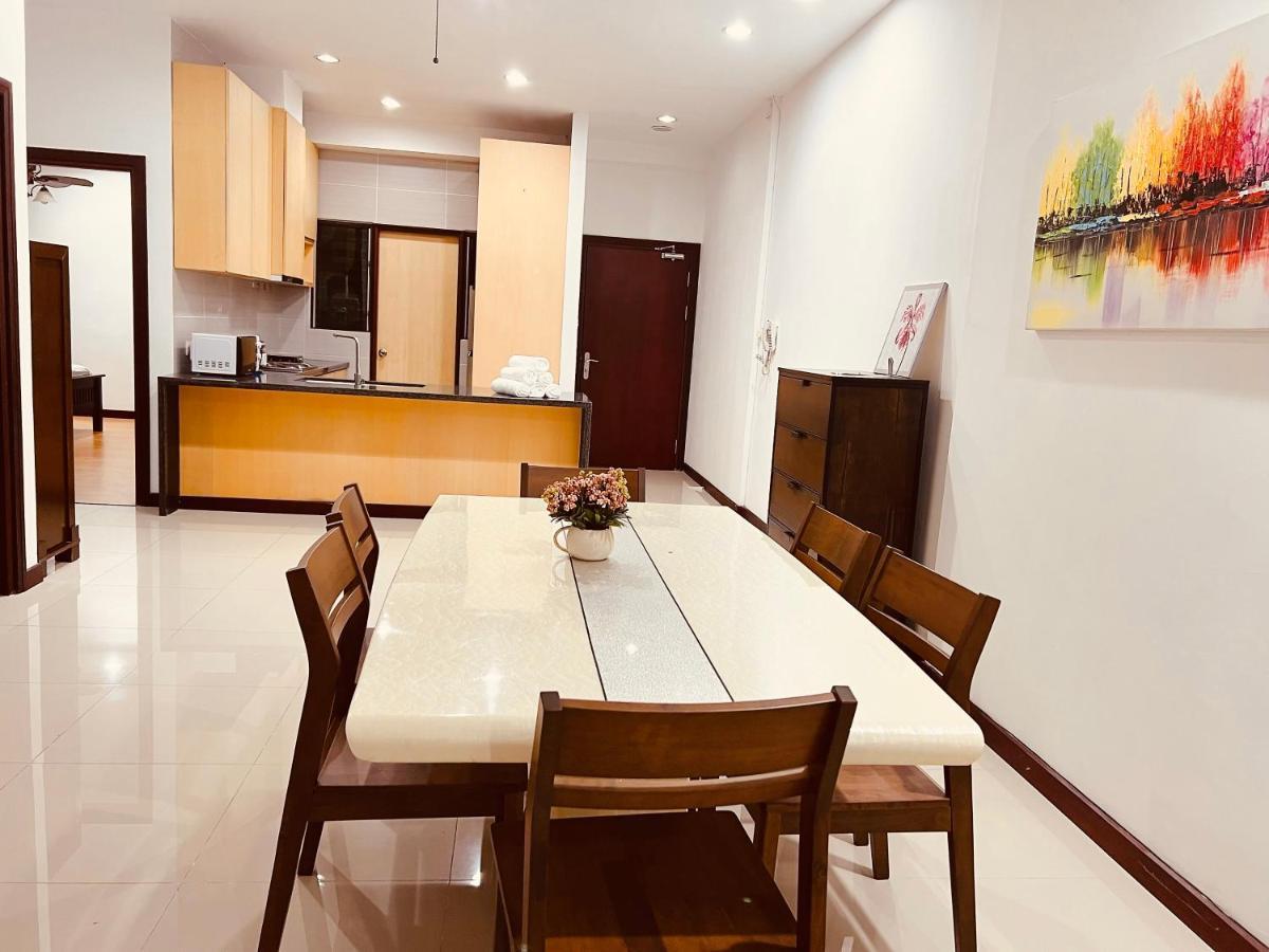 Imperial Grand Suite Apartment กูชิง ภายนอก รูปภาพ