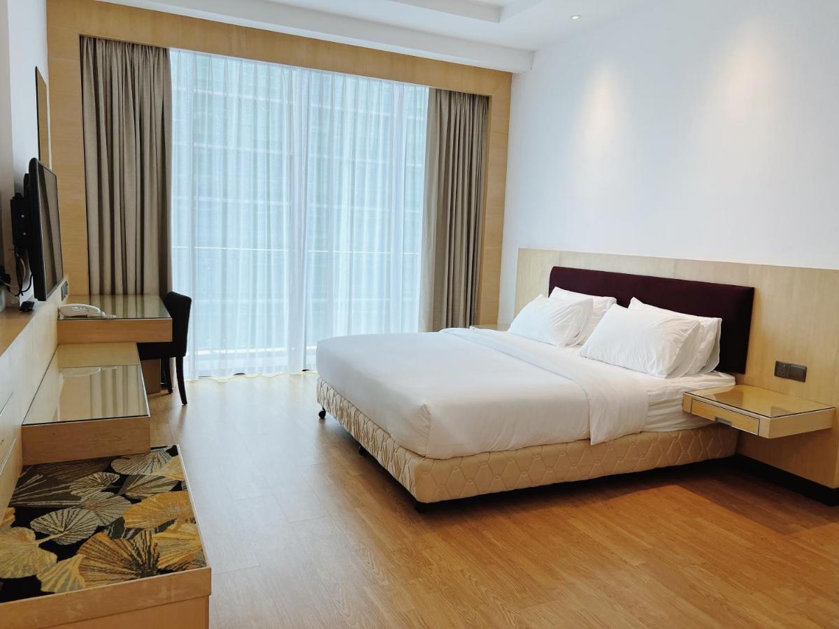 Imperial Grand Suite Apartment กูชิง ภายนอก รูปภาพ