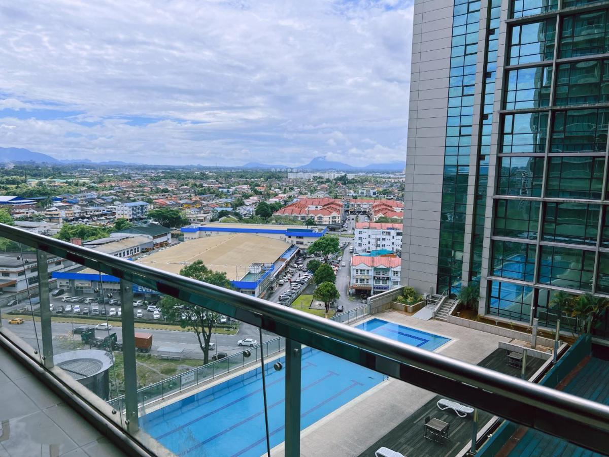 Imperial Grand Suite Apartment กูชิง ภายนอก รูปภาพ