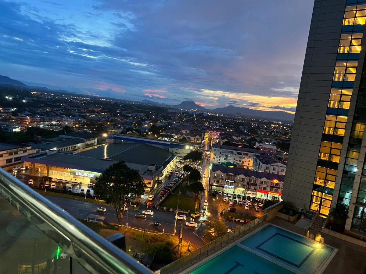Imperial Grand Suite Apartment กูชิง ภายนอก รูปภาพ