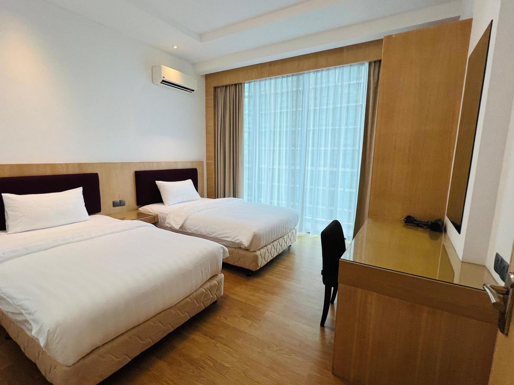 Imperial Grand Suite Apartment กูชิง ภายนอก รูปภาพ