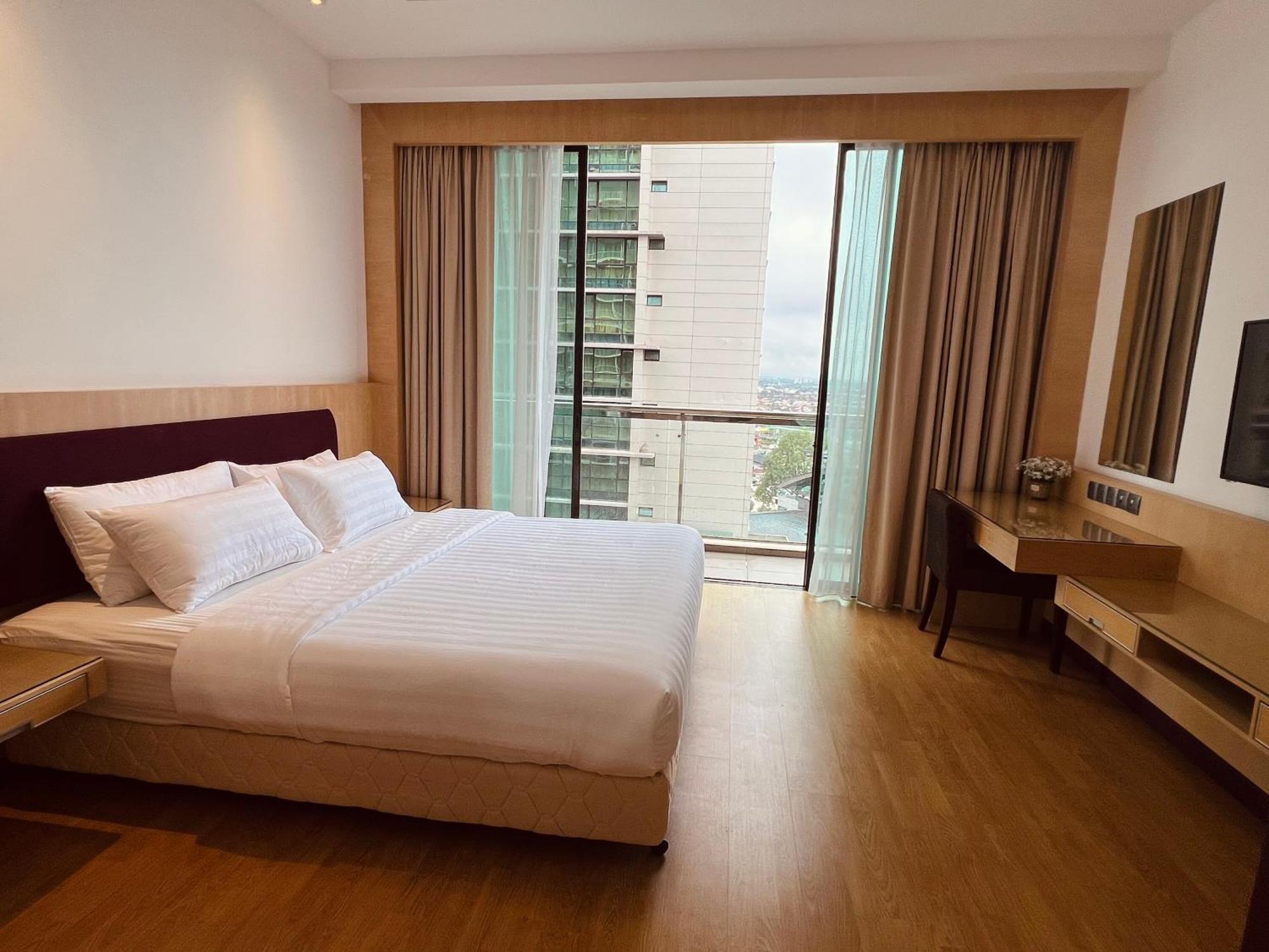Imperial Grand Suite Apartment กูชิง ภายนอก รูปภาพ