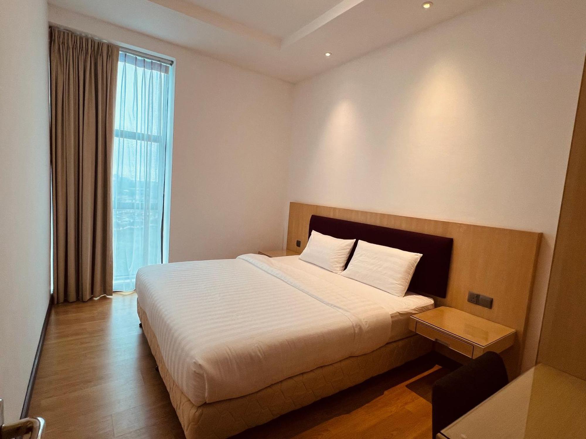 Imperial Grand Suite Apartment กูชิง ภายนอก รูปภาพ