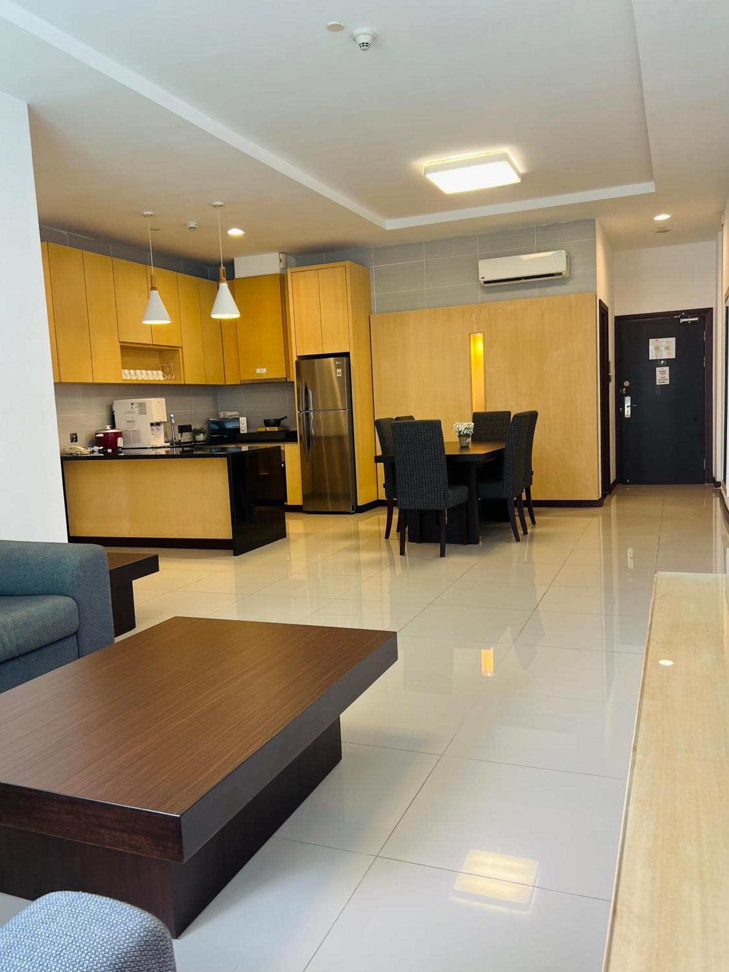 Imperial Grand Suite Apartment กูชิง ภายนอก รูปภาพ