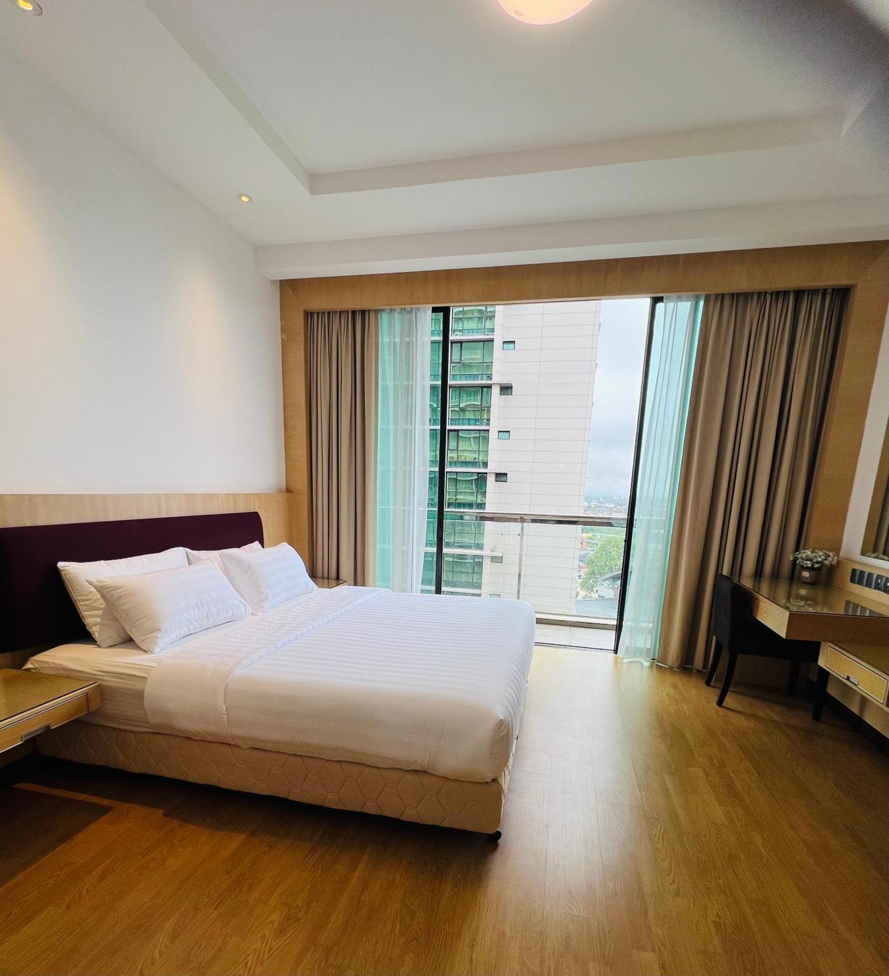 Imperial Grand Suite Apartment กูชิง ภายนอก รูปภาพ